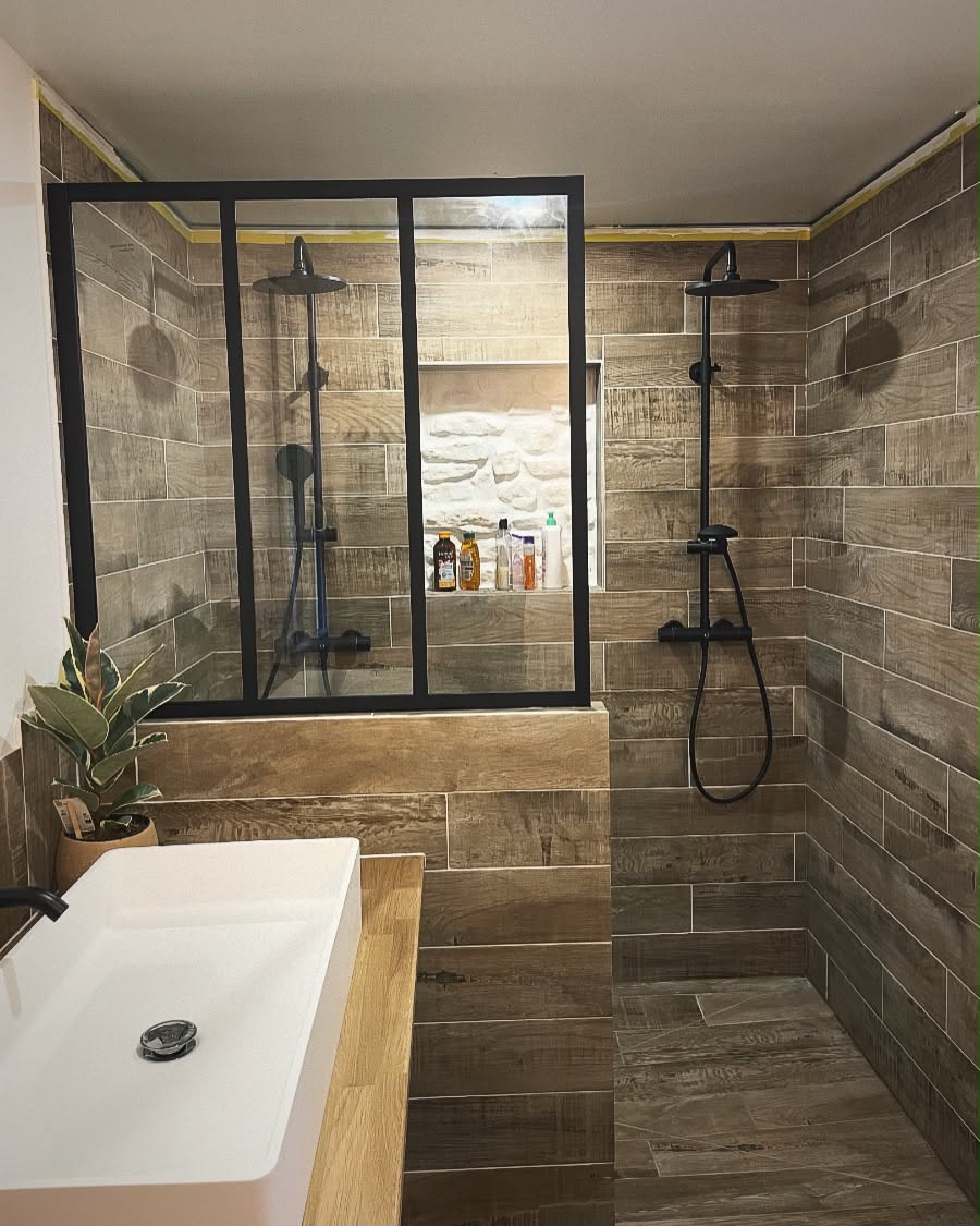 Salle de bain rénovée par Accis Plomberie