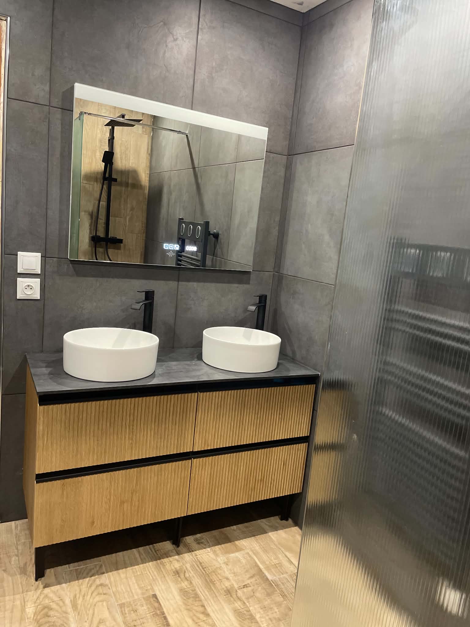 Salle de bain rénovée par Accis Plomberie